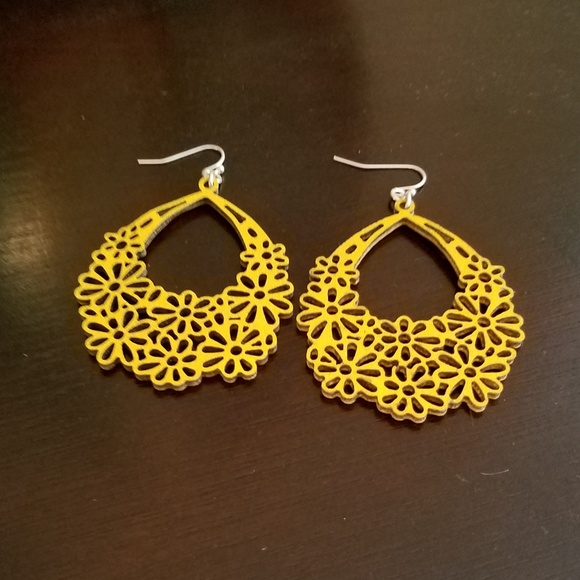 NWT Vegan Leather Cut Out Earrings - Picture 4 of 5